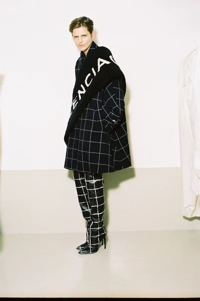 Look 11