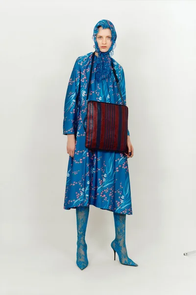Look 16