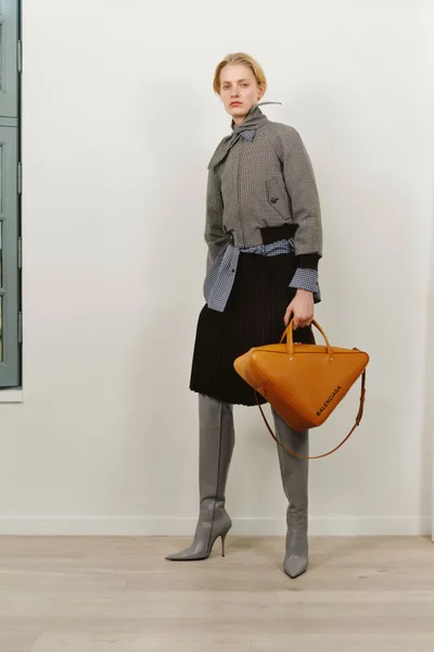 Look 18