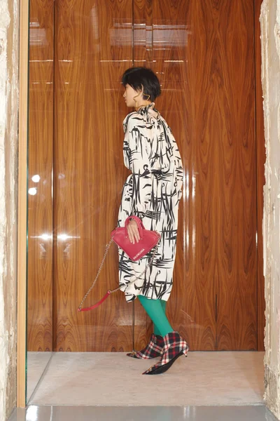 Look 10