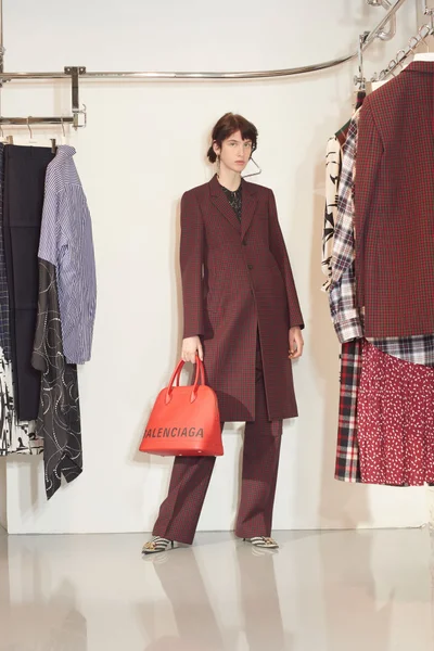 Look 11