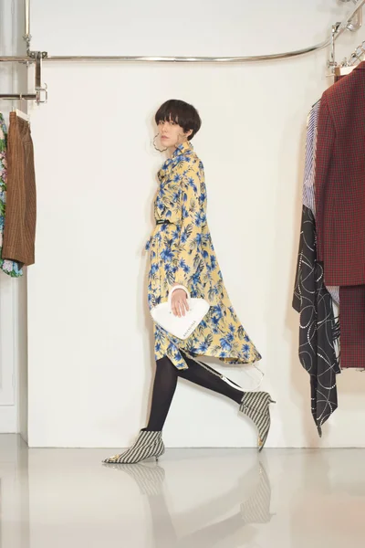 Look 15