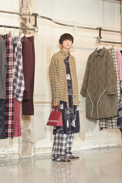 Look 17