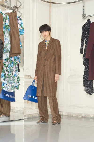 Look 18