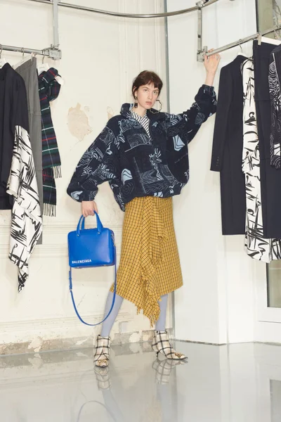 Look 19