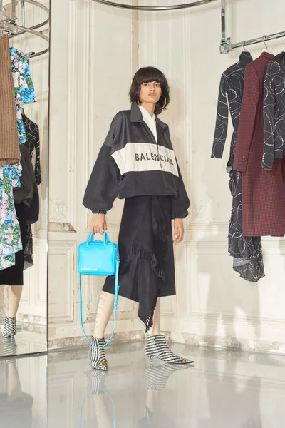 Look 25