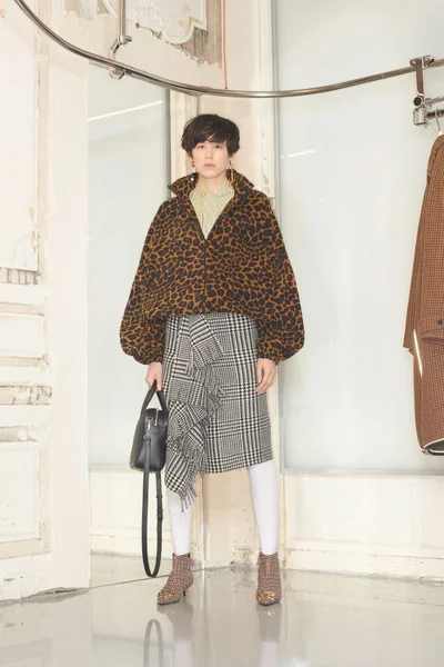Look 27