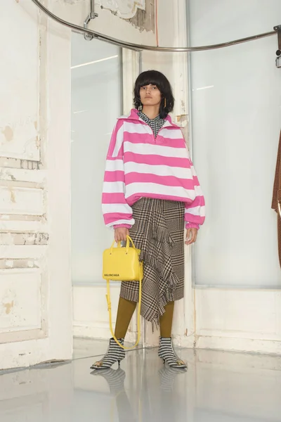 Look 32