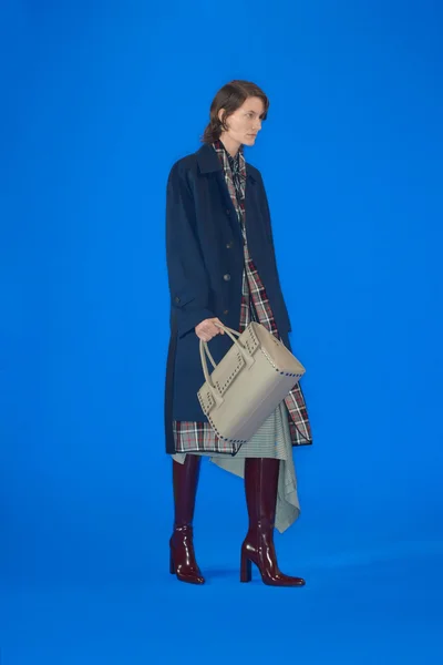 Look 16