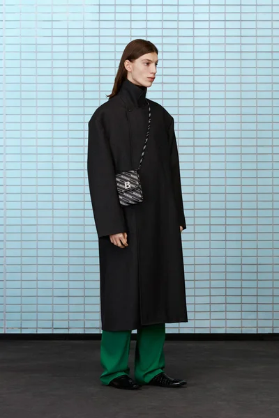 Look 16