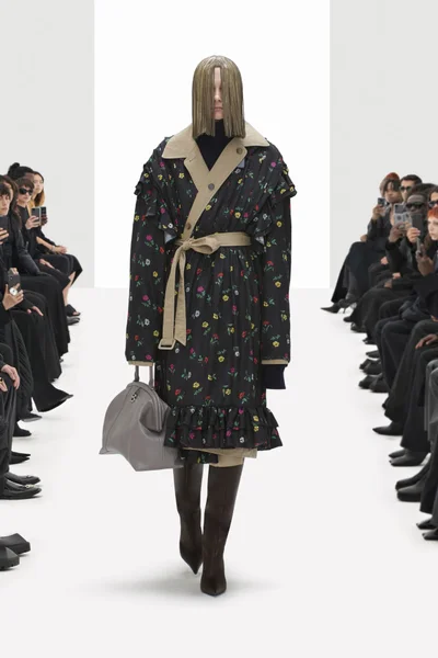 Look 15