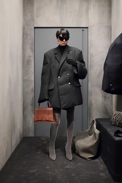 Look 16