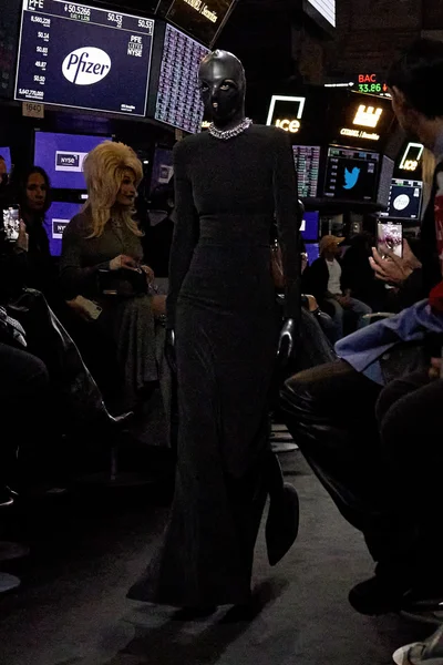 Look 3
