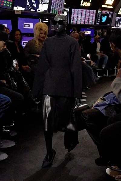 Look 25