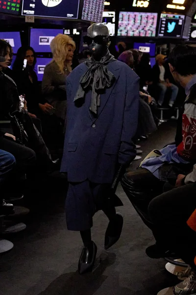 Look 35