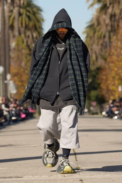 Look 10