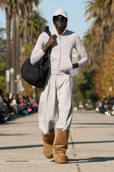 Look 16