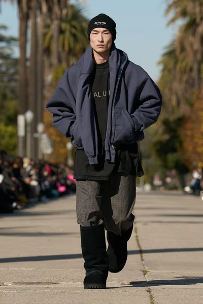 Look 25