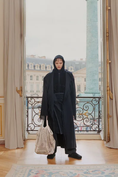 Look 16