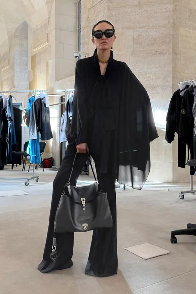 Look 10