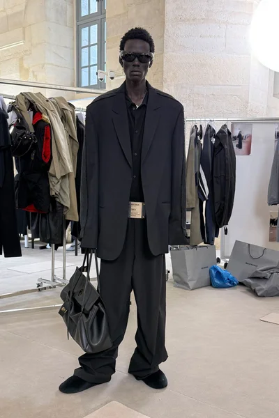 Look 18