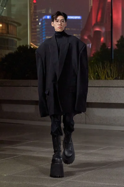 Look 3