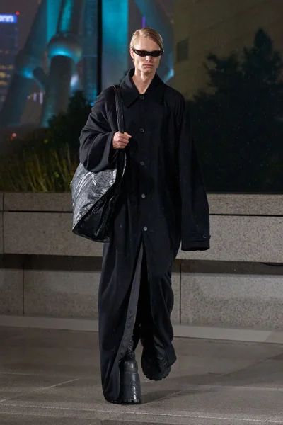 Look 4