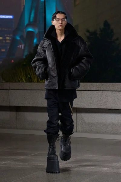 Look 11