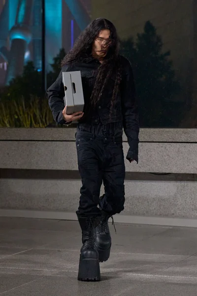 Look 12
