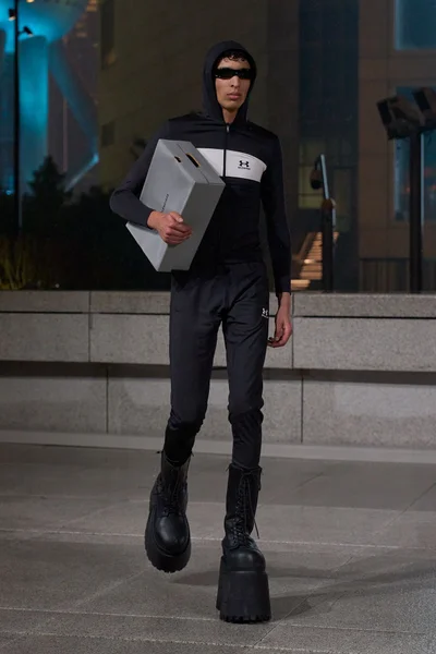 Look 15
