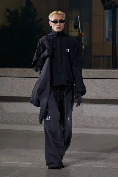 Look 17