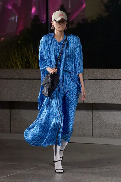Look 18