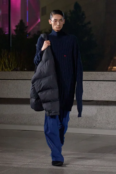 Look 19