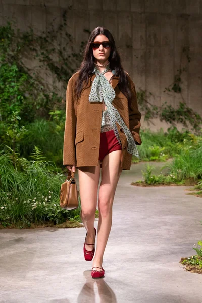 Look 3