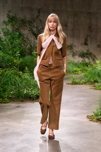 Look 7