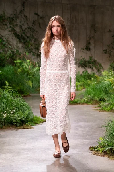 Look 11