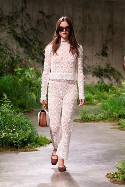 Look 12