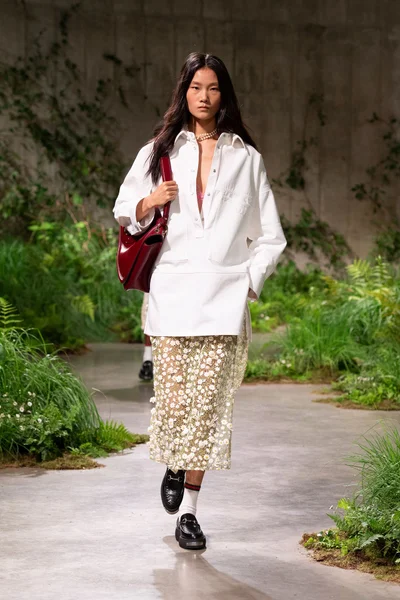Look 14