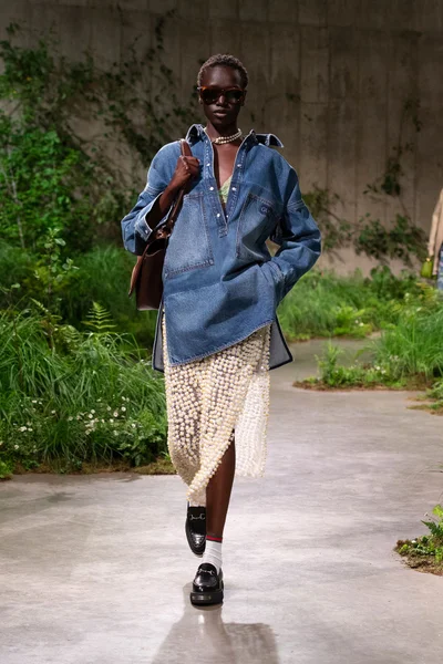 Look 15