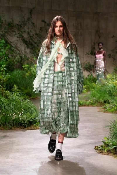 Look 17