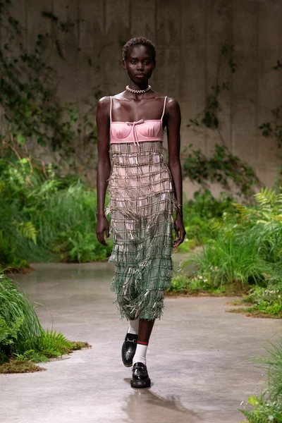 Look 18