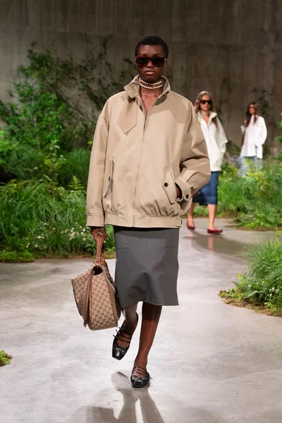 Look 24