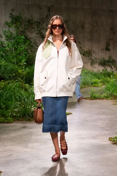 Look 25
