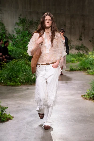 Look 27