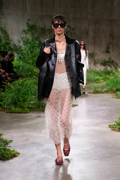 Look 28