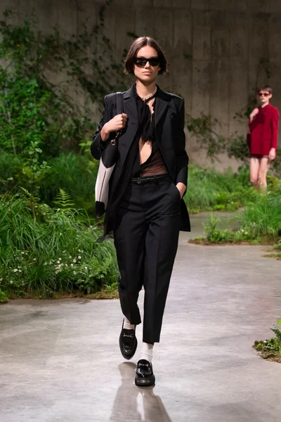 Look 32