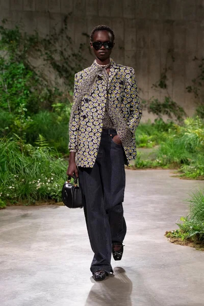 Look 43