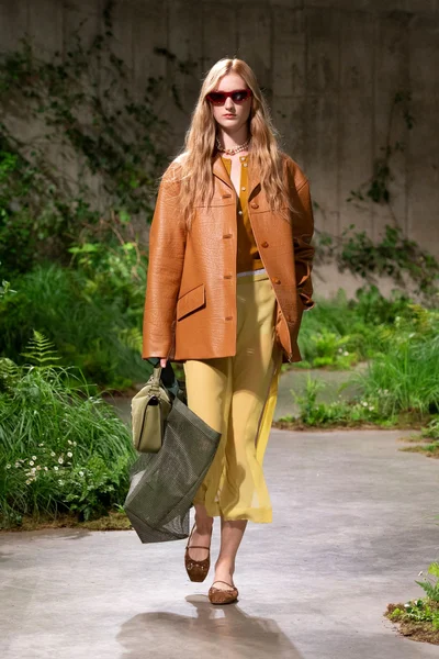 Look 46