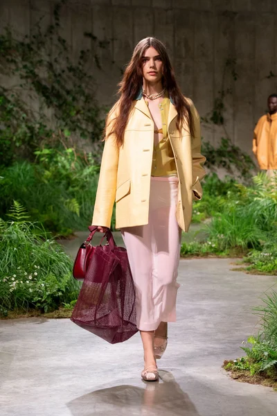 Look 48
