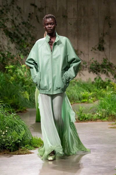Look 50